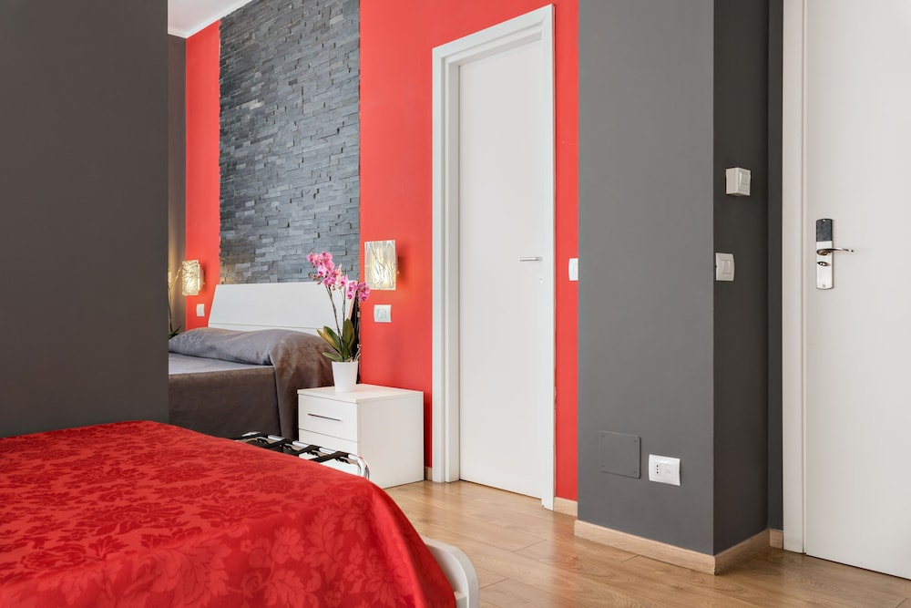 ROOM, QUADRUPLE