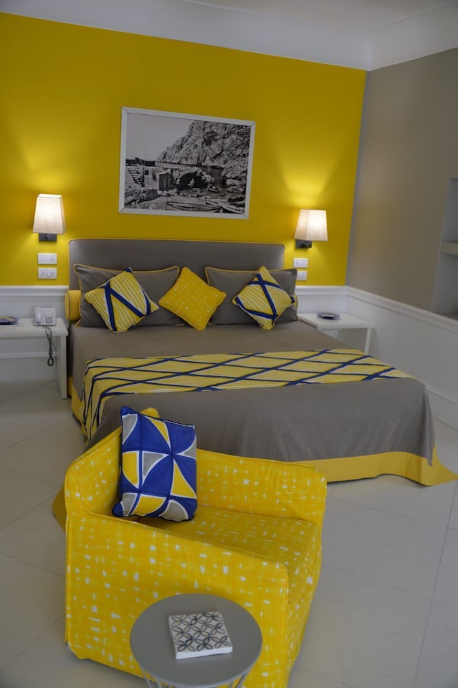 LEMON, JUNIOR SUITE, HILL VIEW, TERRACE