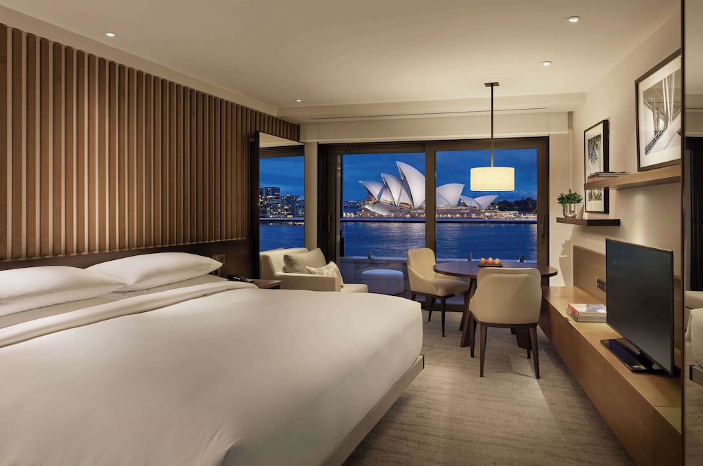 ROOM, TWIN BEDS, OPERA VIEW