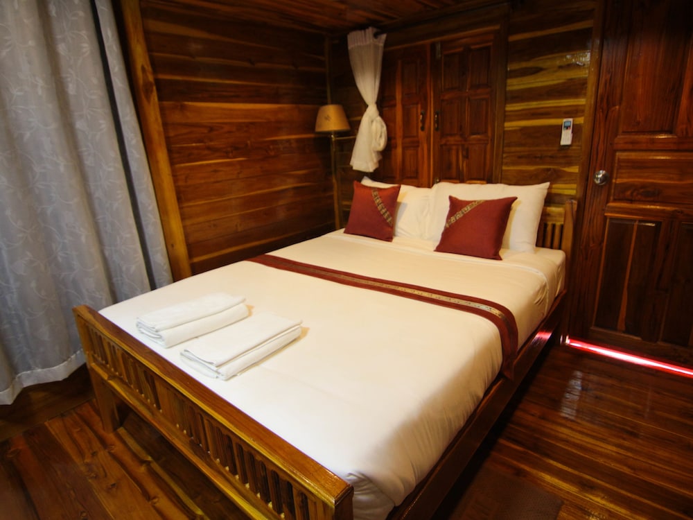 Deluxe, Bungalow, Queen Bed