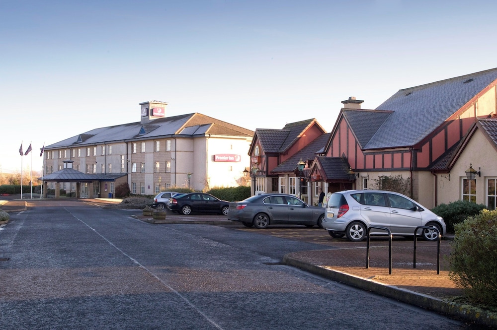 Premier Inn Livingston (M8 Jct3) 26/31
