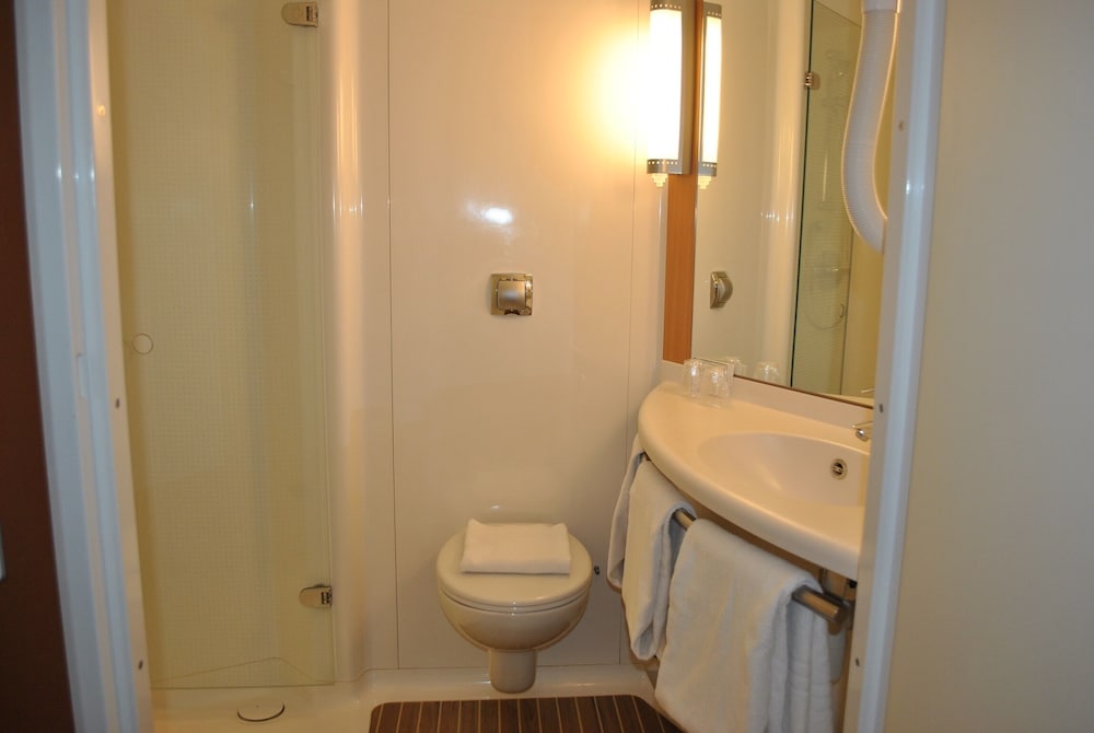 Ibis Loriol Le Pouzin 49/51
