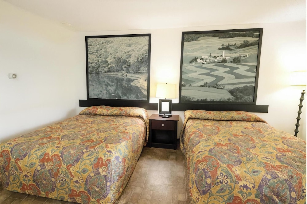 OYO Landmark Inn Oskaloosa Near Hwy 63 35/59
