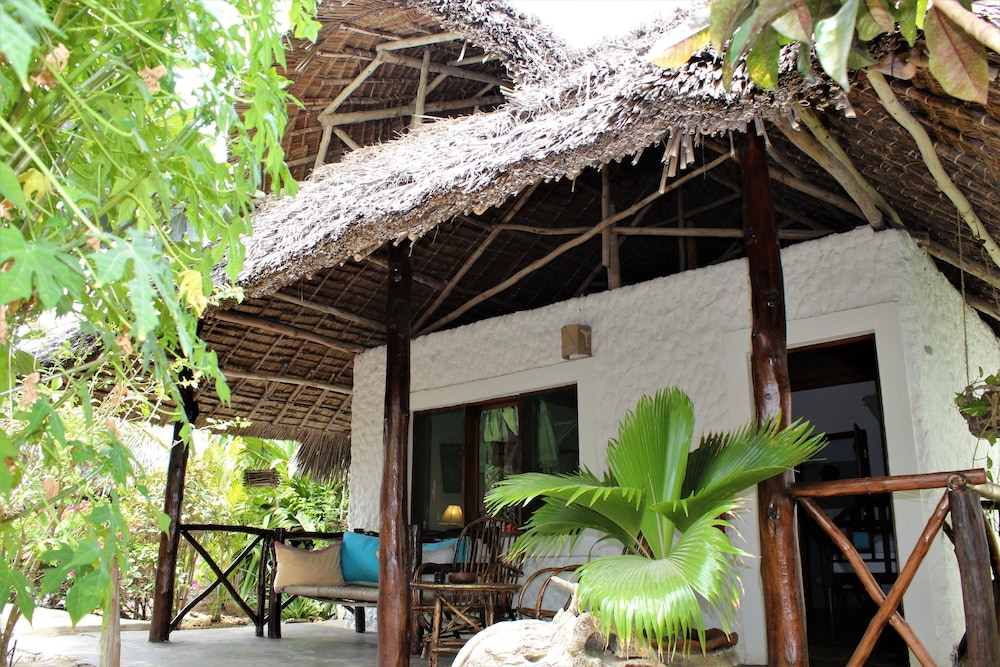 Mvuvi Lodge 1/50