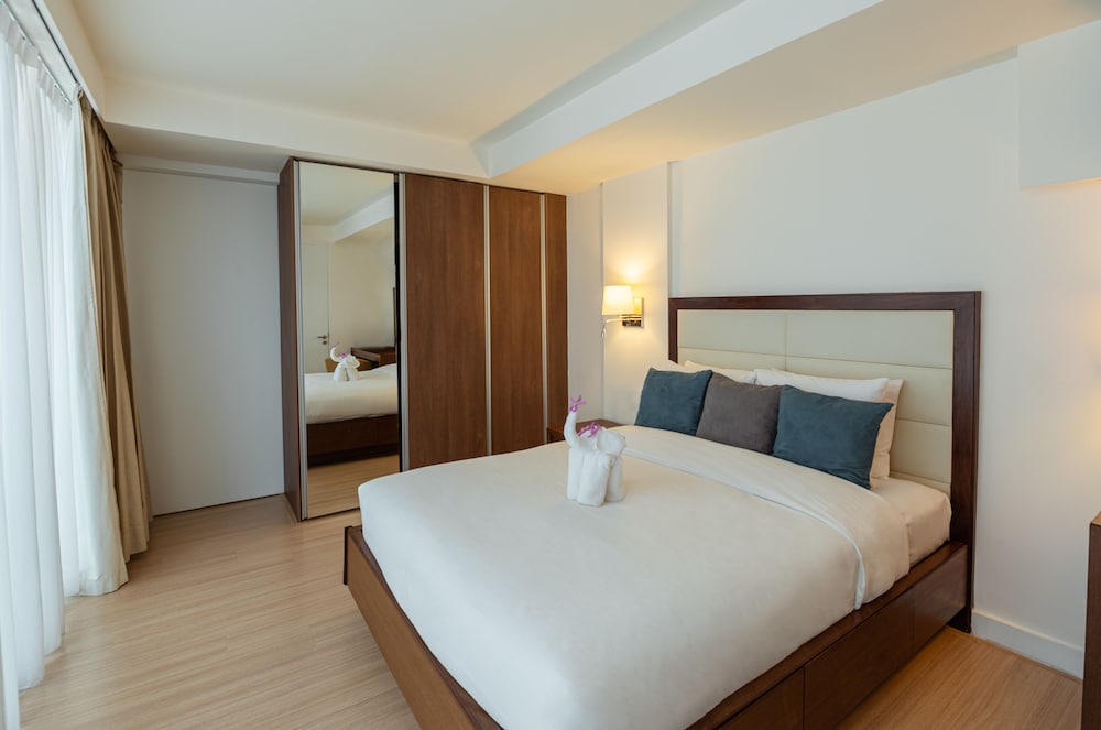 2 BEDROOMS, SUITE