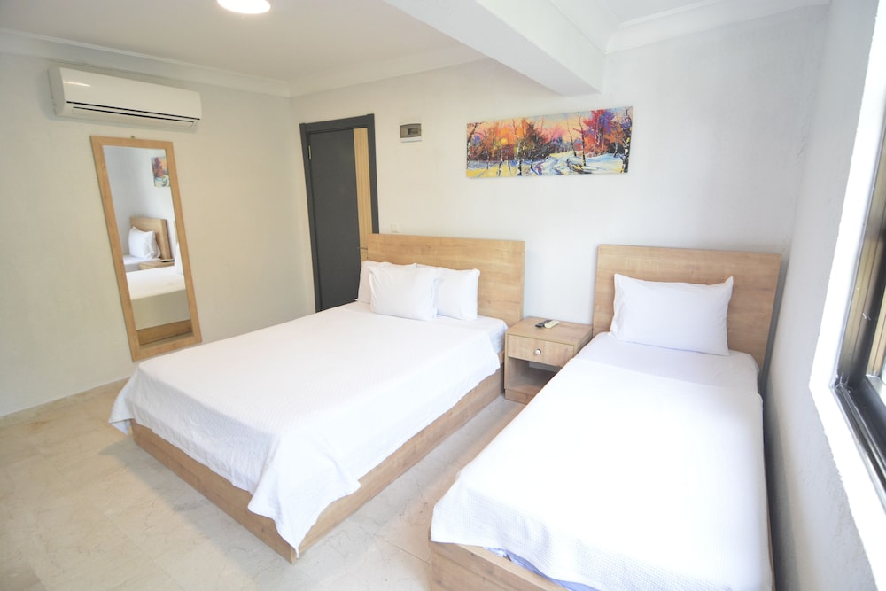 Ados Hotel 22/56