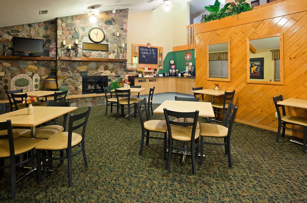 AmericInn by Wyndham Sioux Falls 32/38