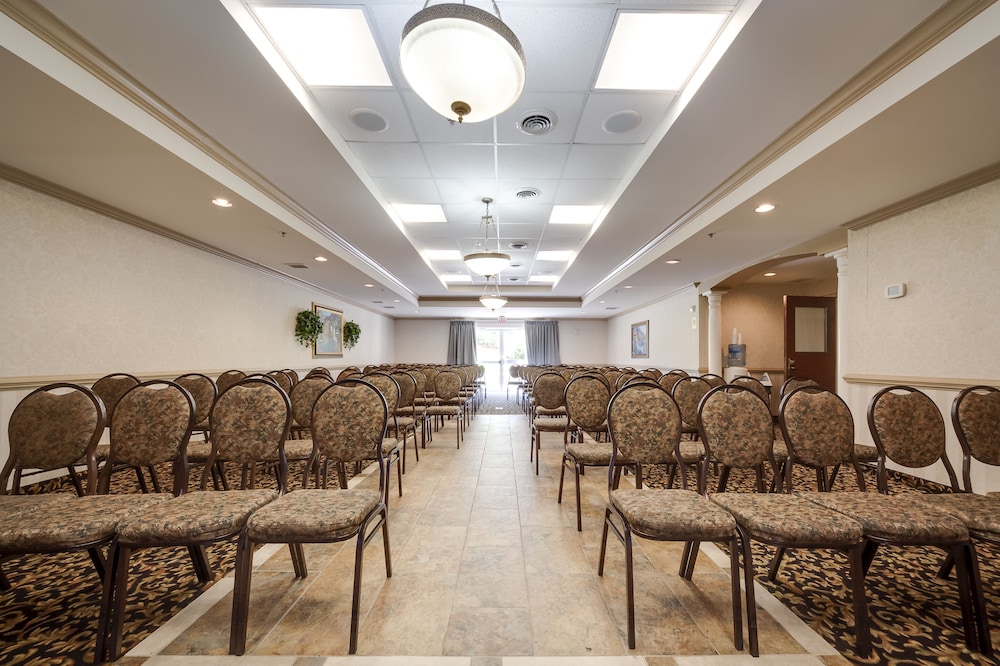 Monte Carlo Inn Brampton Suites 38/54
