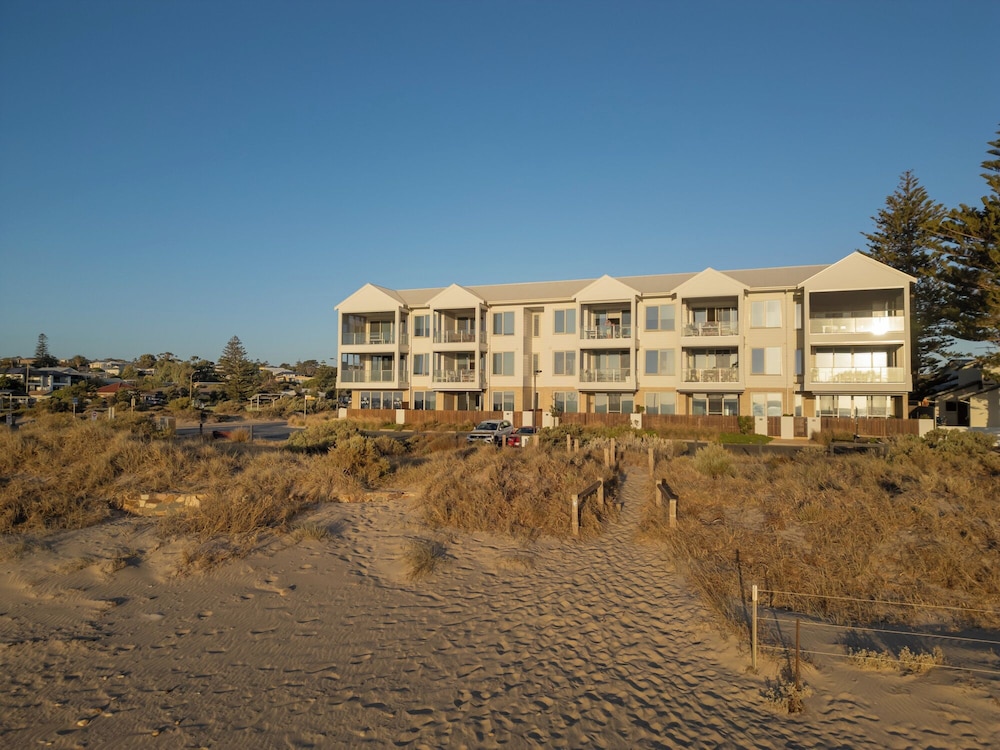 Sea Dunes Luxury Apartments 61/65