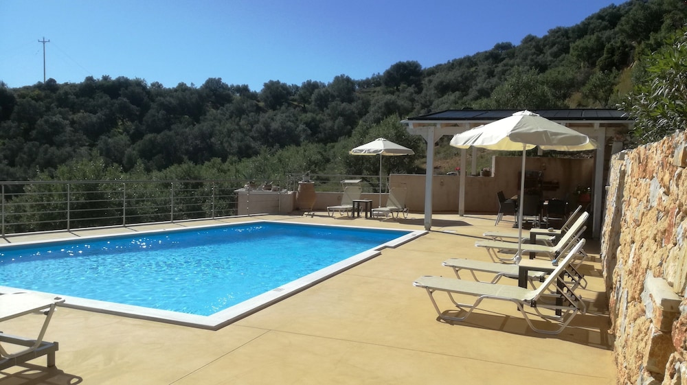 Aksos suites Accessible Accommodation 22/44