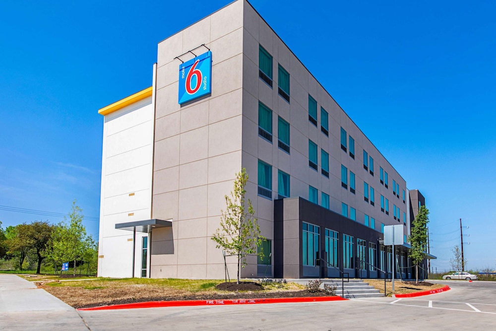 Studio6 Austin, TX - Airport 40/50