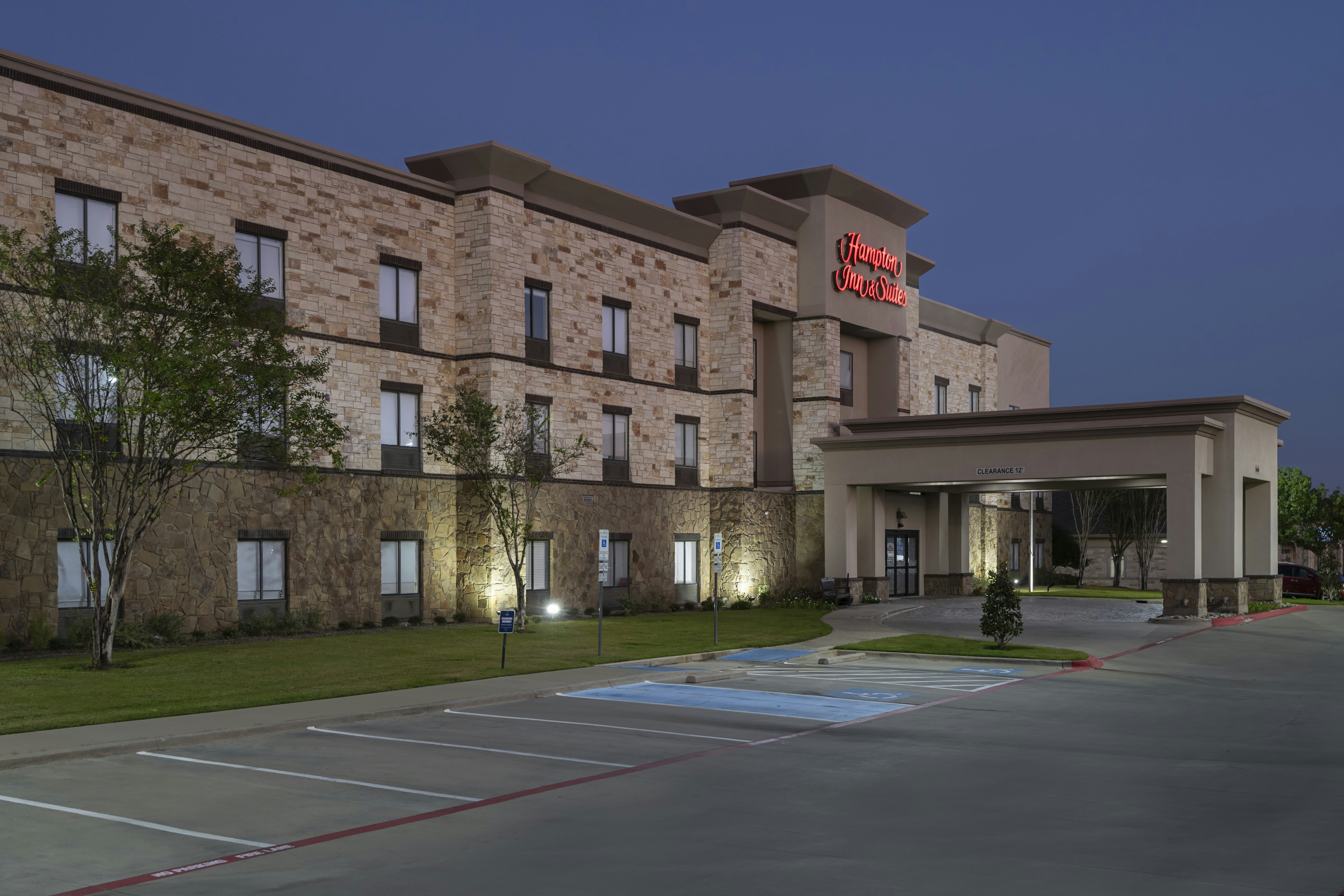 Hampton Inn and Suites Mansfield 4/13