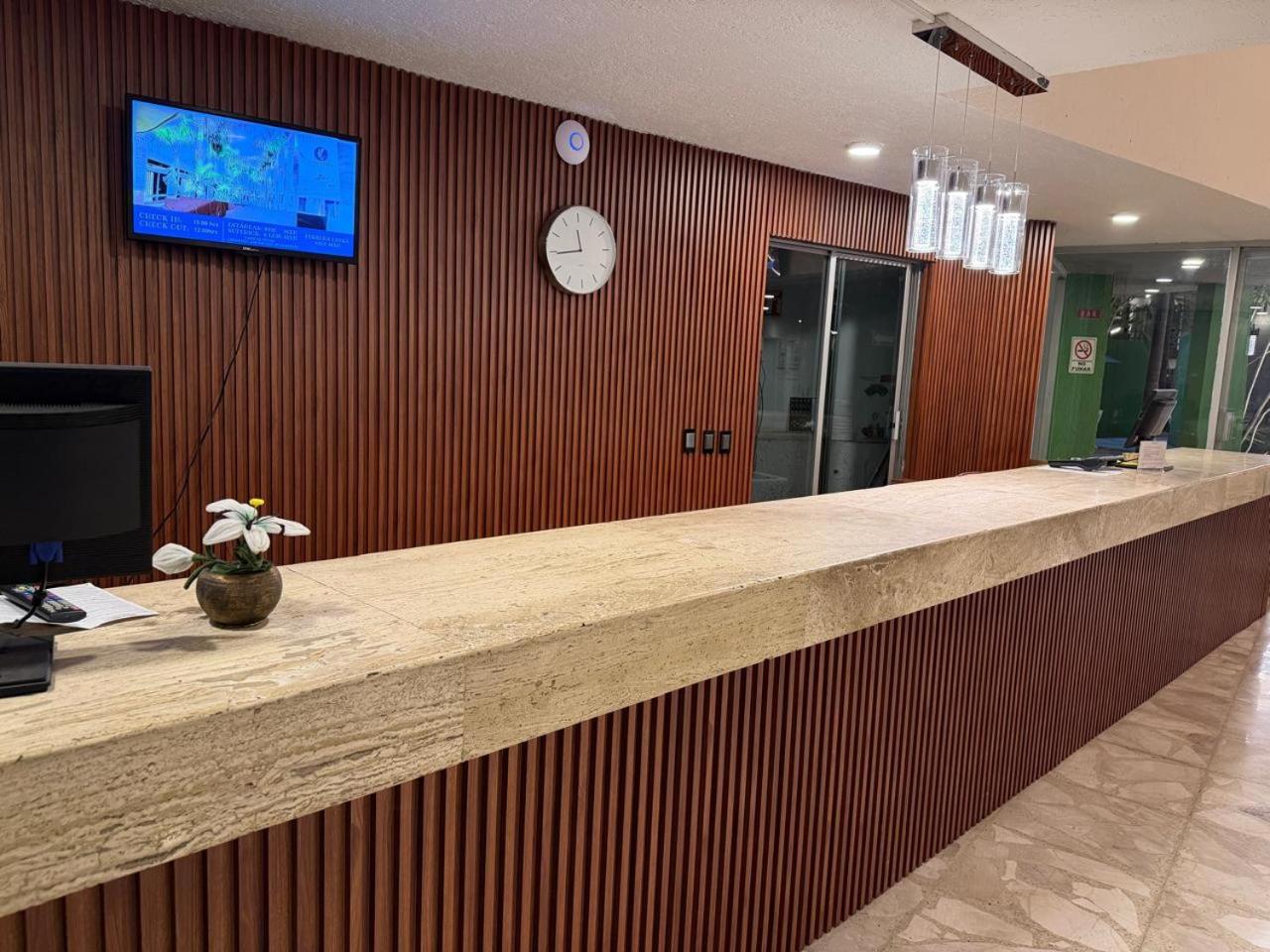 Hotel Suites del Real 1/21