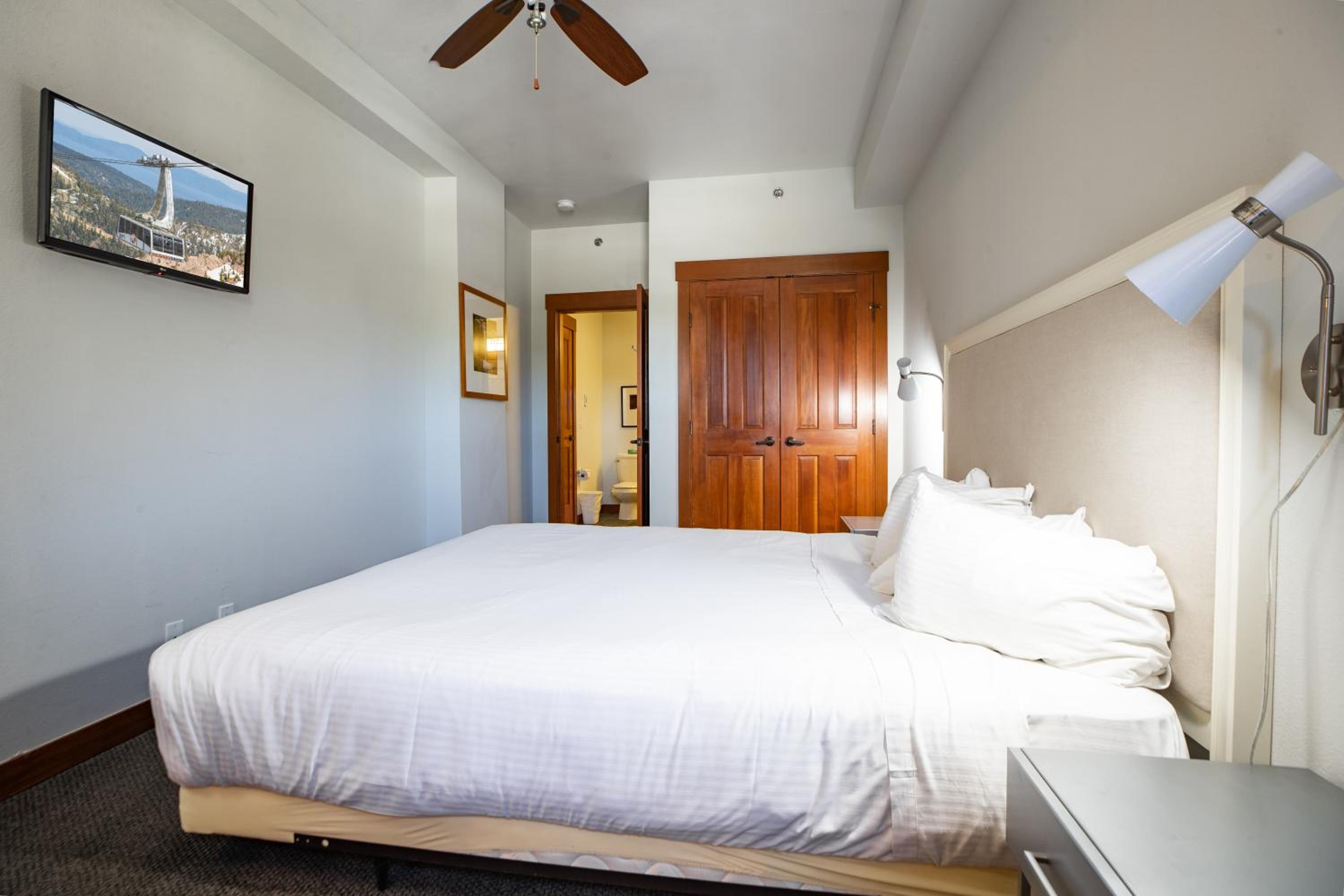 1 Bedroom, Den