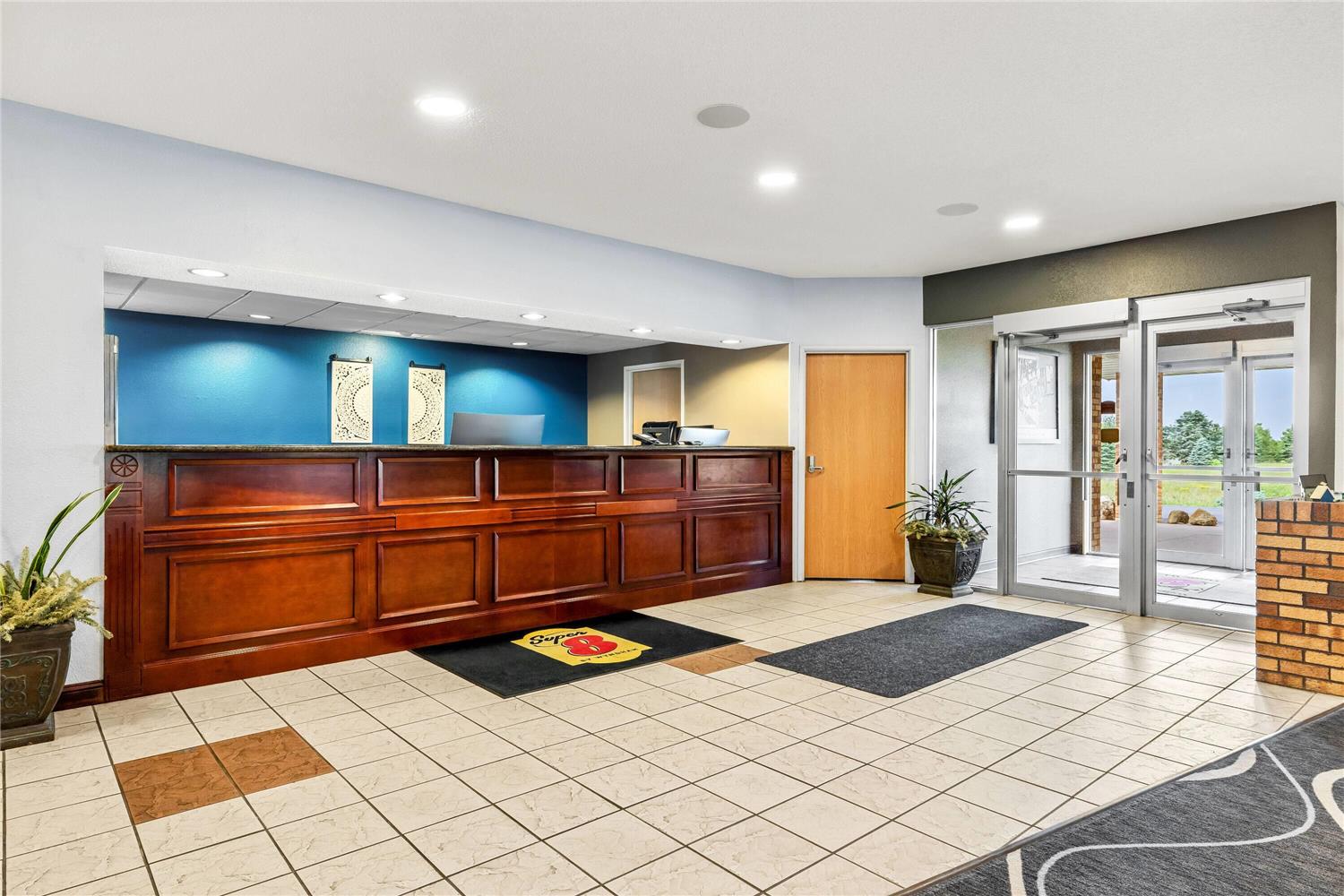 Super 8 by Wyndham Osseo WI 4/13