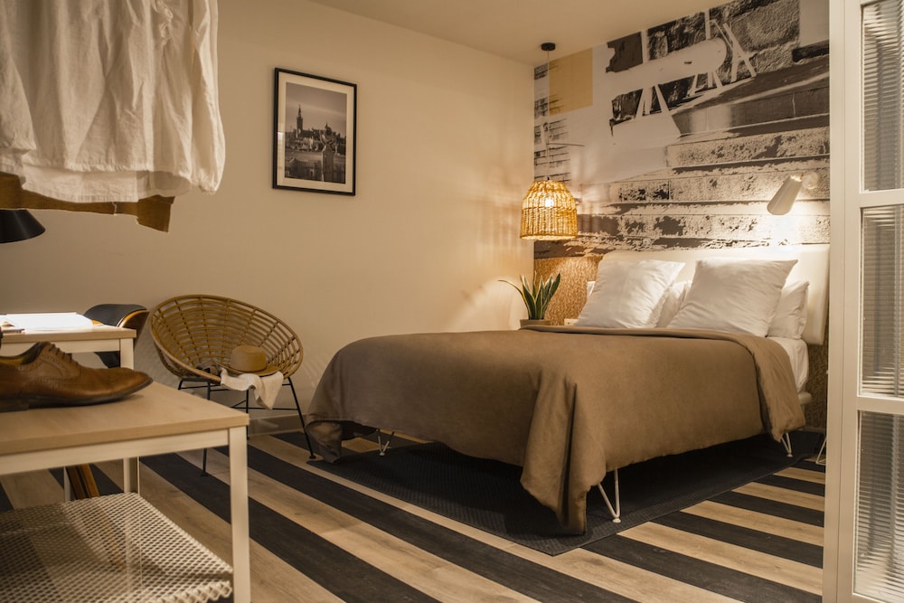 room Select Tetuan 27/50