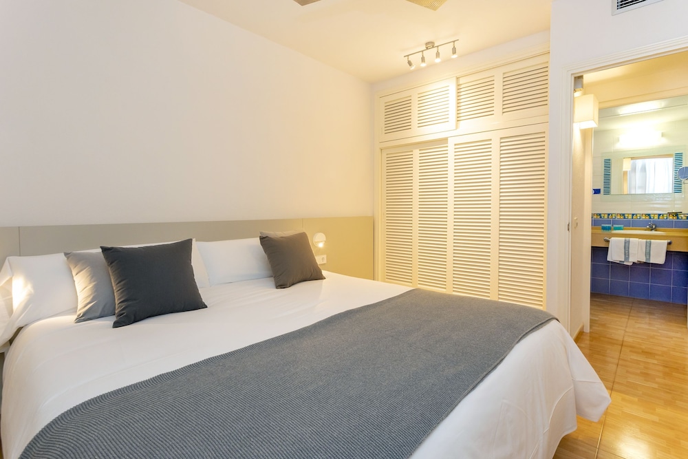 Apartamentos Ses Eufabietes 8/50