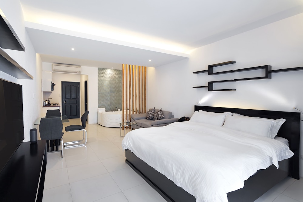 Executive, Suite, King Bed, Hot Tub, Kitchen