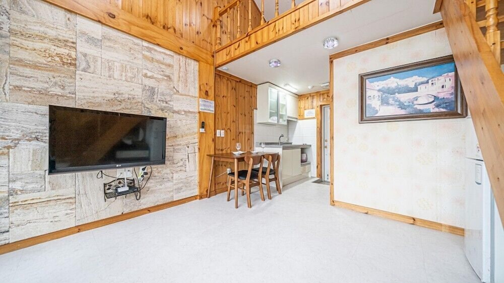 Geoje White O Pension 4/50