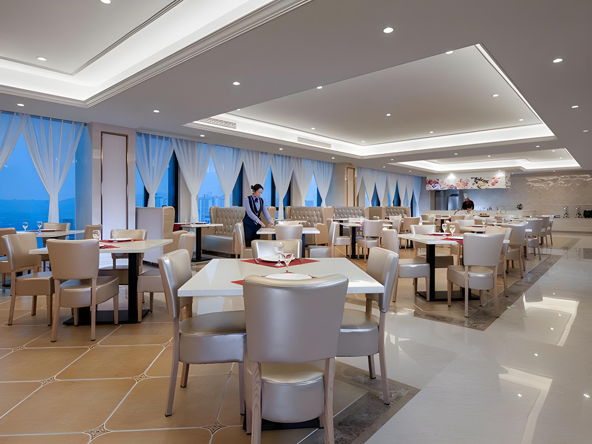 Vienna International Hotel (Chongqing Changshou High-speed Railway Station) 44/48