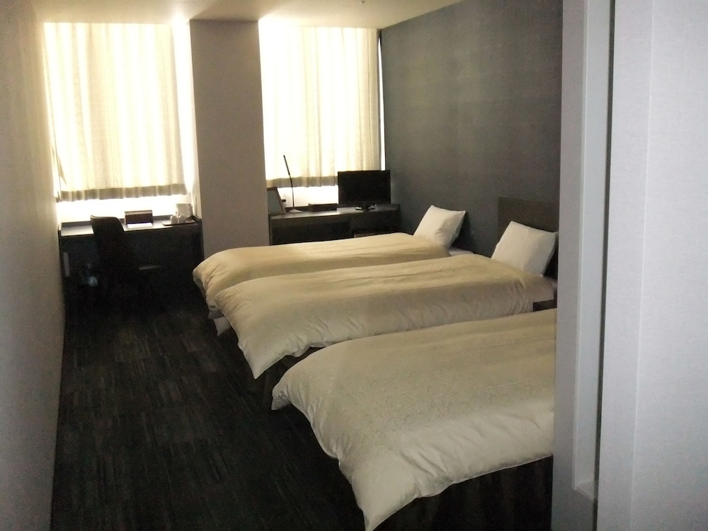 ROOM, TWIN BEDS