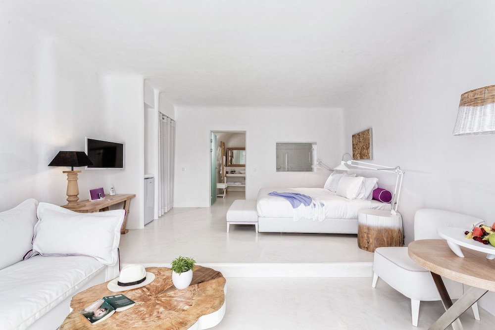 Charisma Suites 19/62