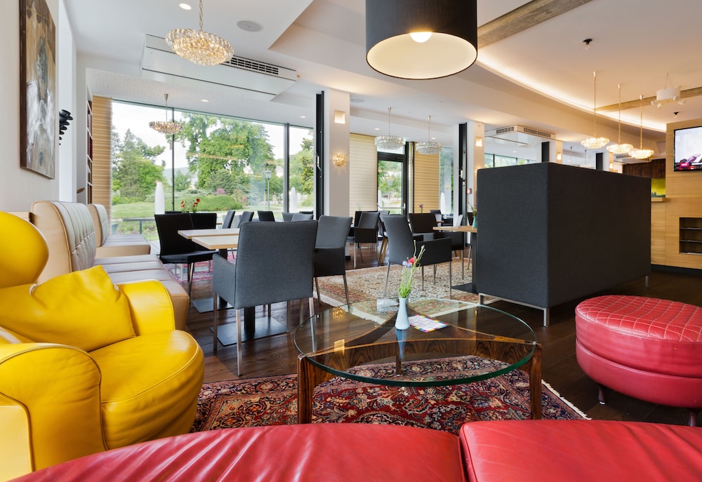 AT THE PARK HOTEL 47/76