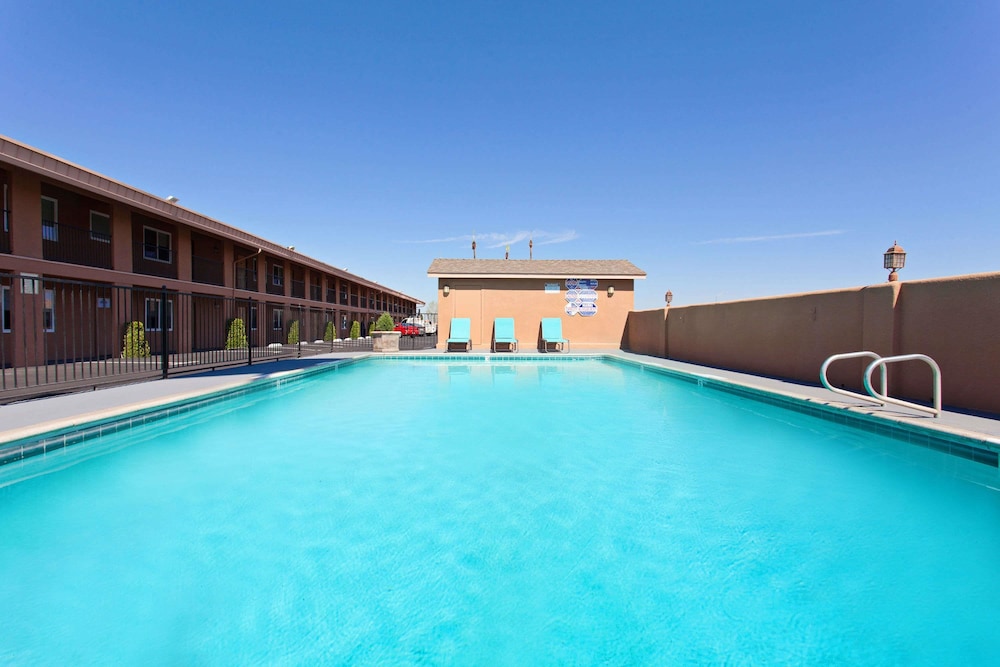 Days Inn by Wyndham Chowchilla Gateway to Yosemite 5/18