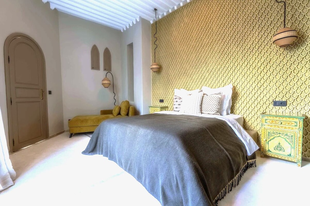Riad XO Amira Victoria 28/50