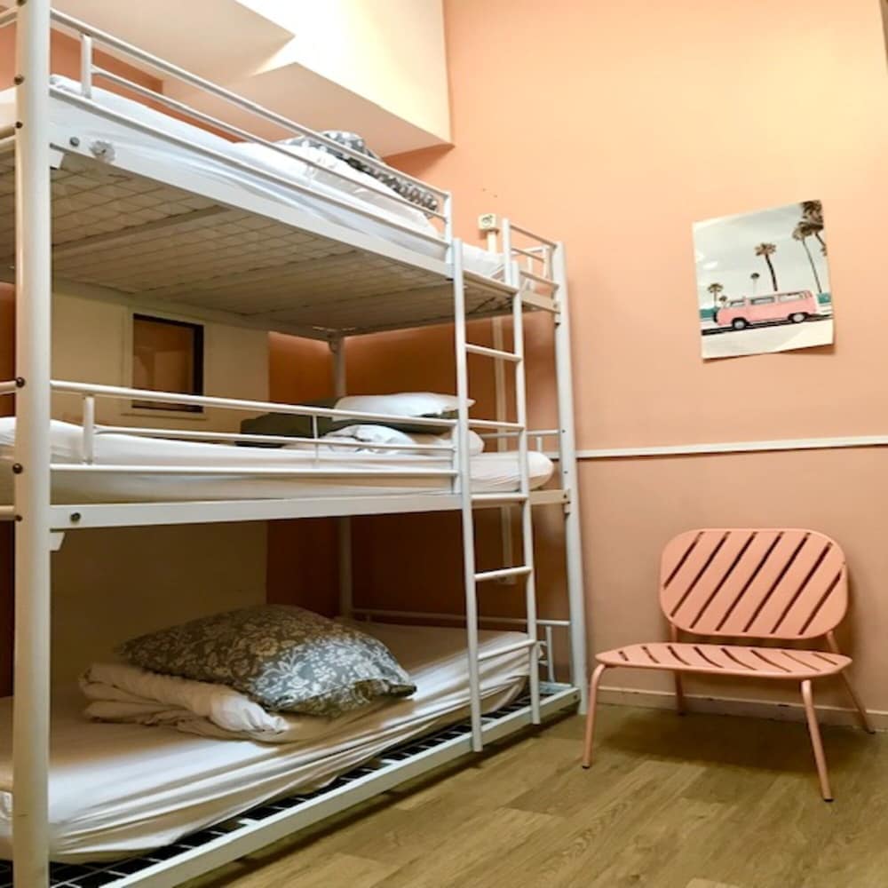 Trendy Hostel 20/35
