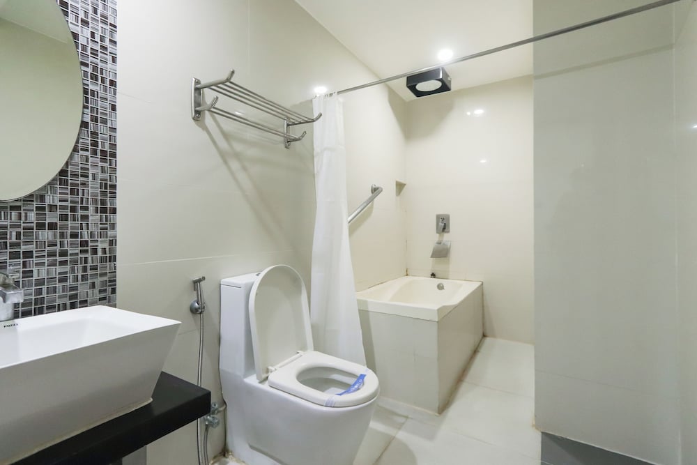 Icon Hotel North Edsa 64/65