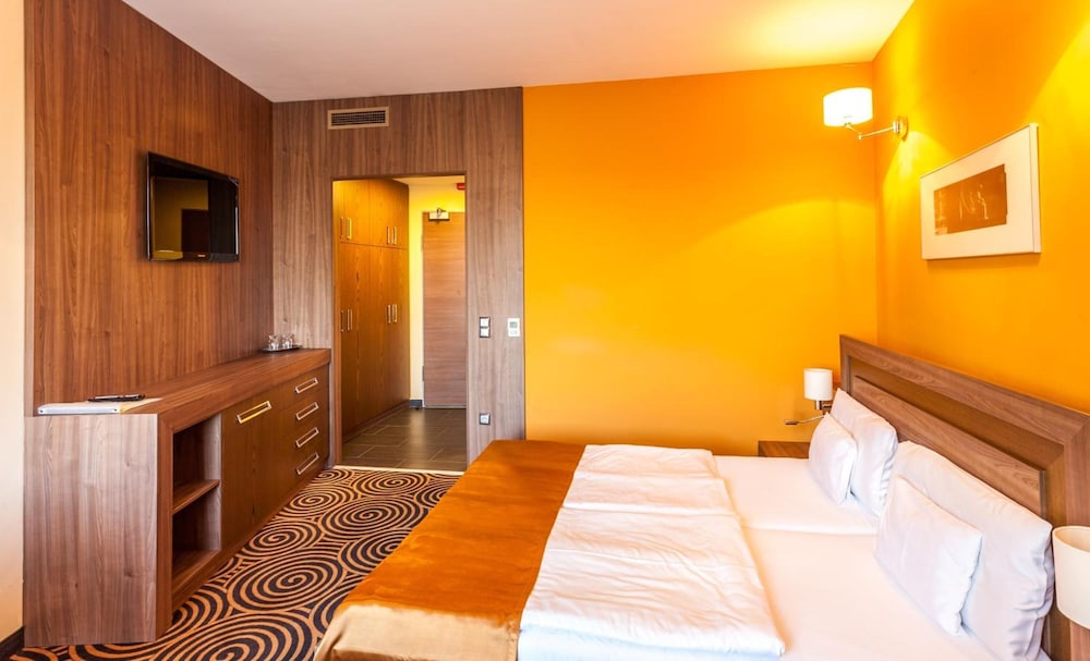 Hotel Millennium 11/50