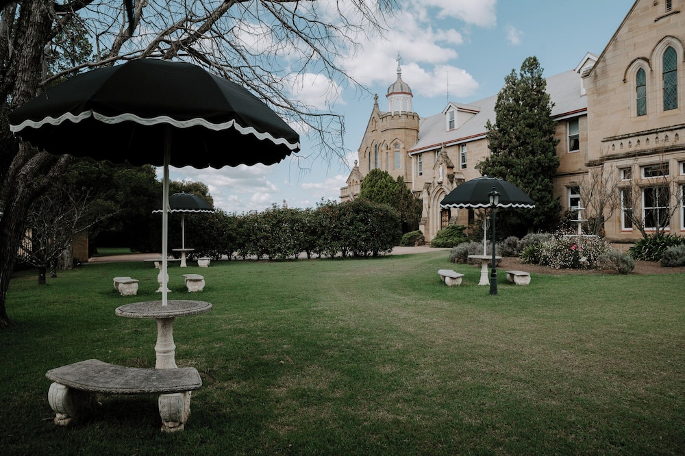 ABBEY OF THE ROSES 42/50