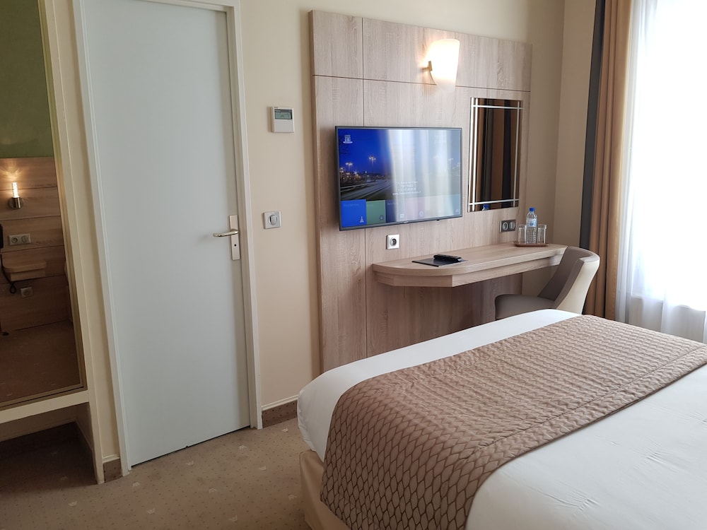 Hotel Champerret Elysees 46/70