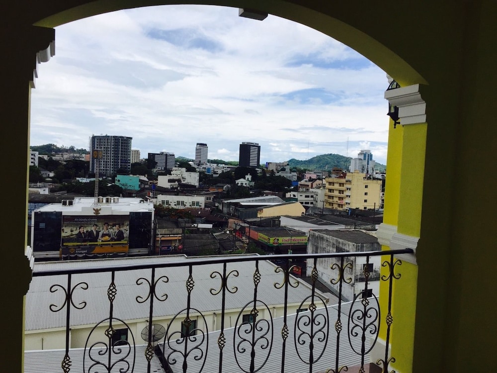 Phuket Chinoinn Hotel 12/65