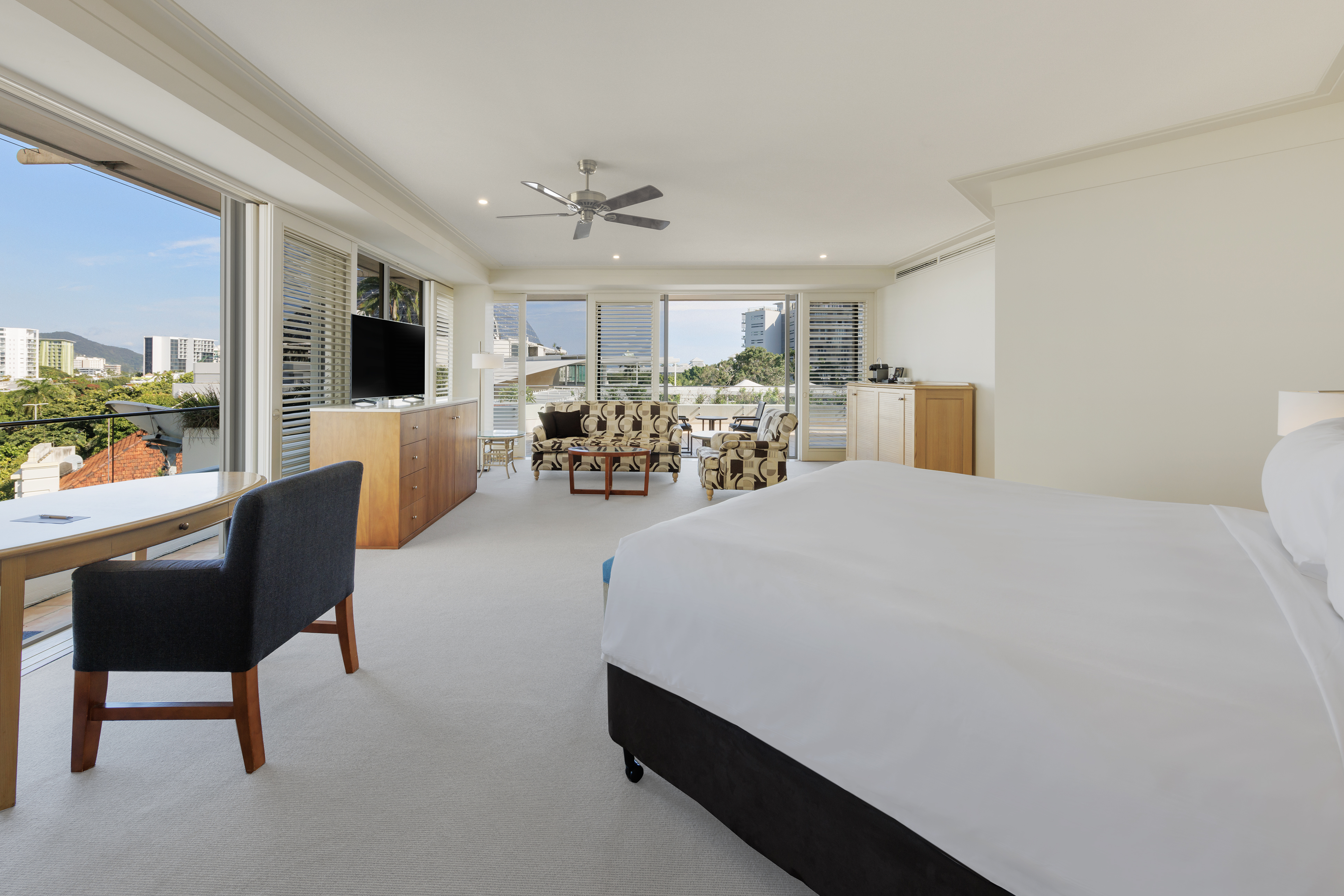 Junior Suite, King Bed, Hot Tub