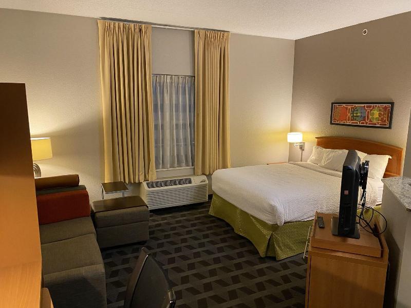 Efficiency, Suite, Queen Bed, Accessible