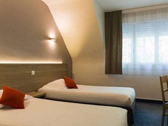 غرفة كومفورت بسريرين منفصلين