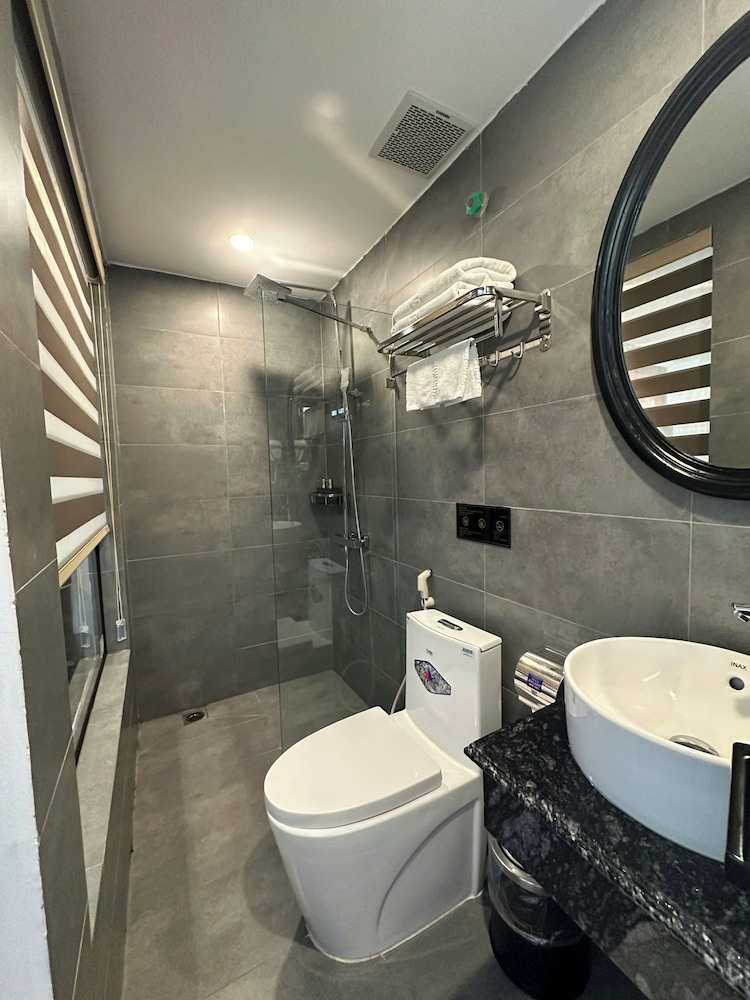 Aquarius Premium Hotel 45/49