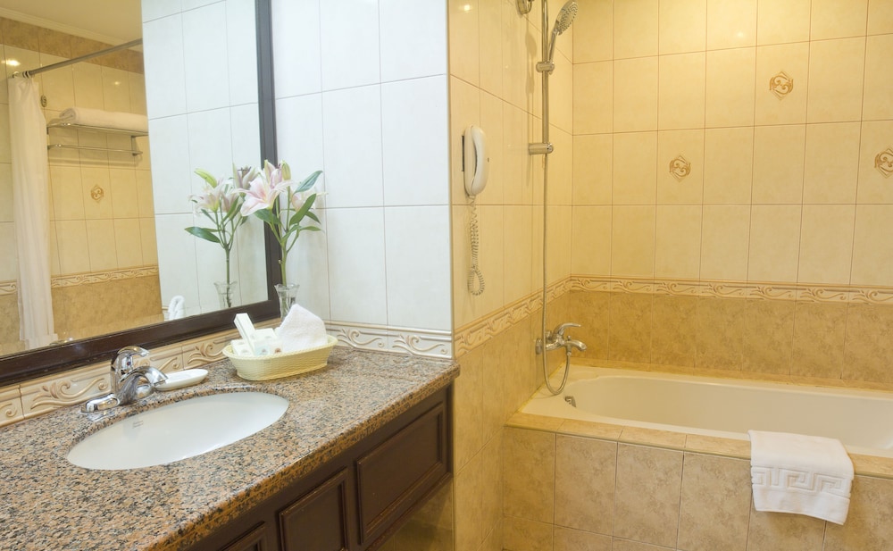 Herald Suites Solana 4/65