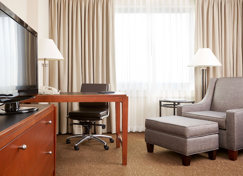 Hyatt Rosemont Near O Hare 56/64