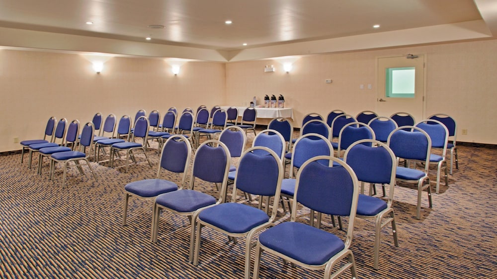 Holiday Inn Express Hotel Suites Swift Current 63/74