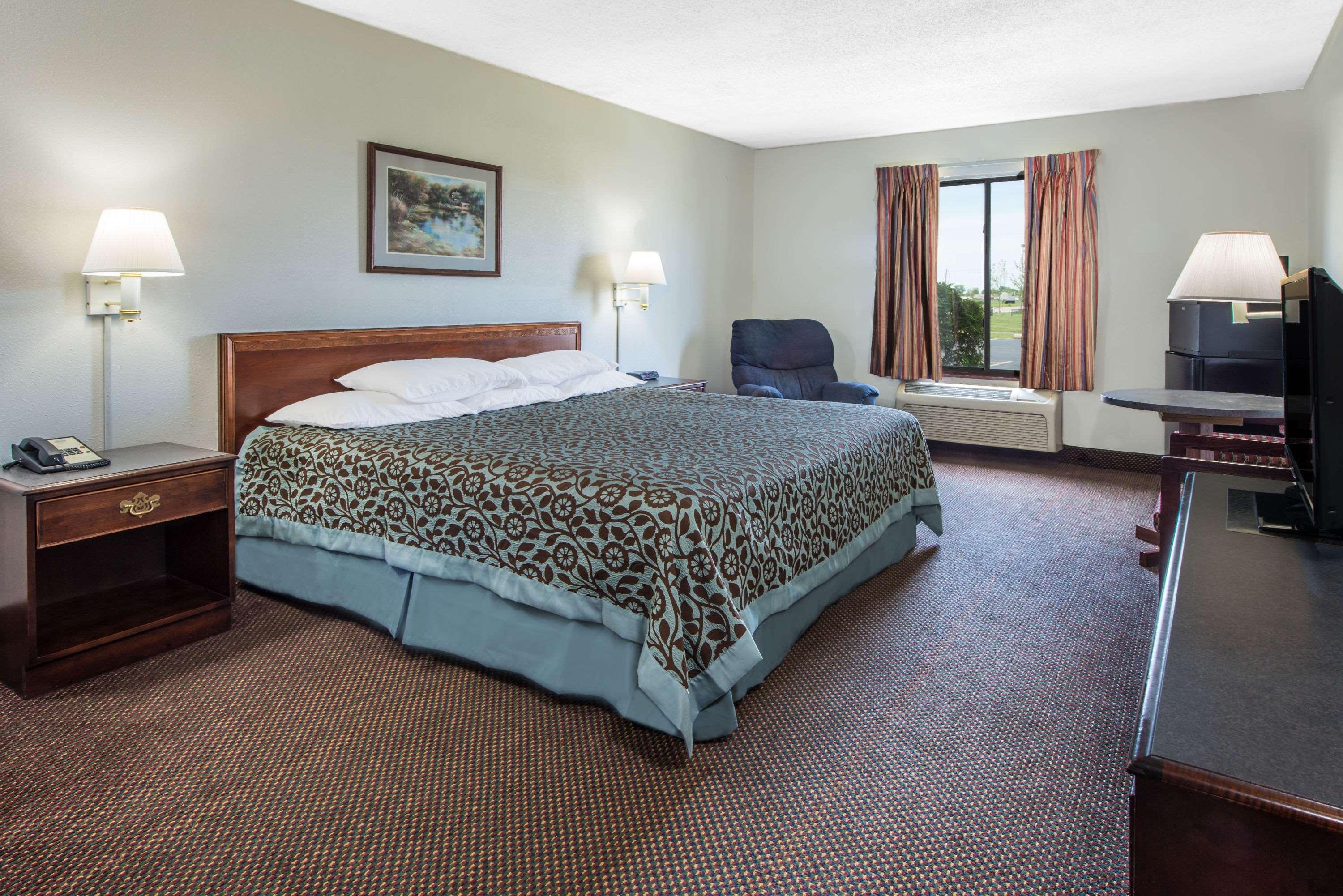 Days Inn By Wyndham Pontoon Beach 7/17