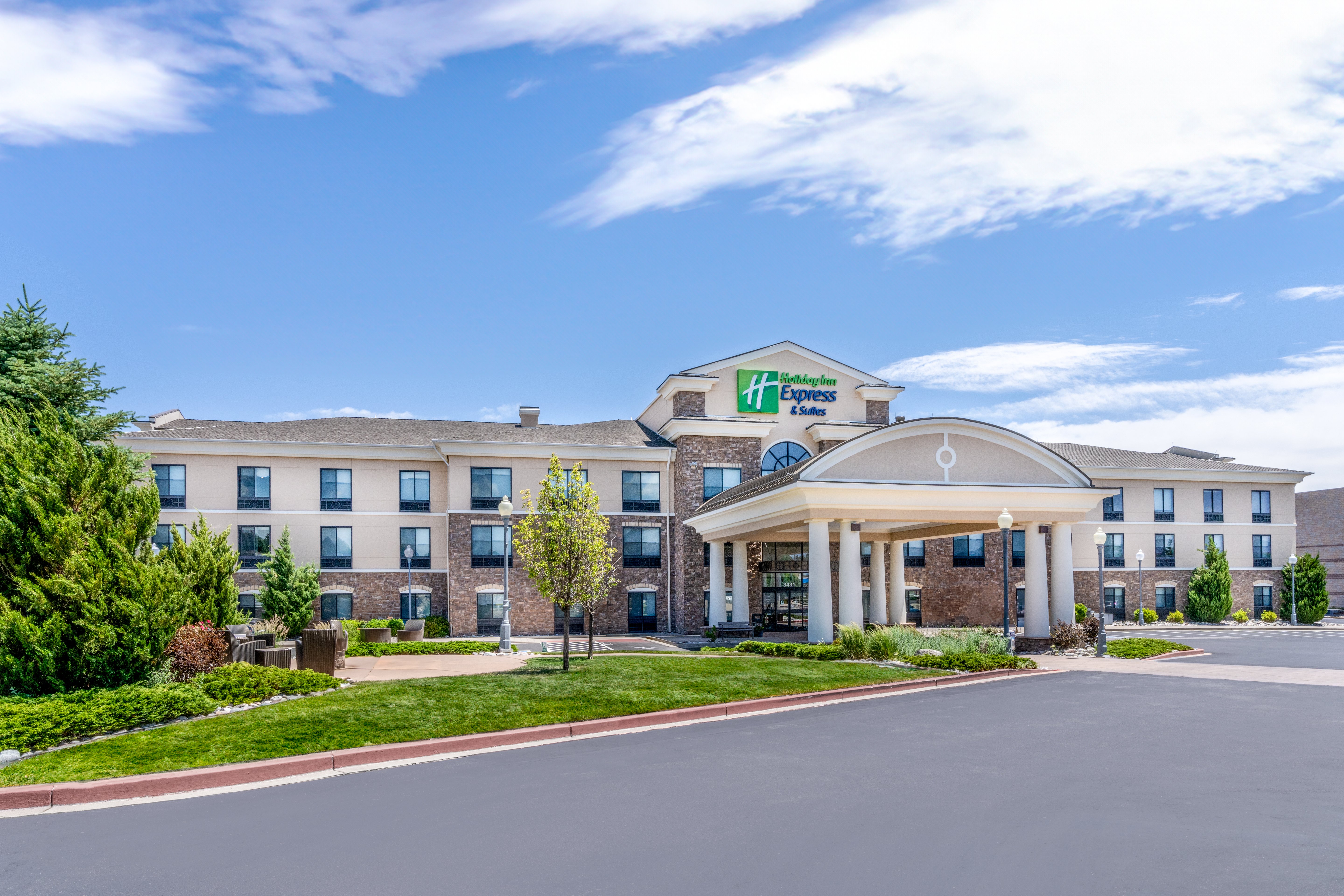 Holiday Inn Express Suites Colorado Springs First Main 2/28