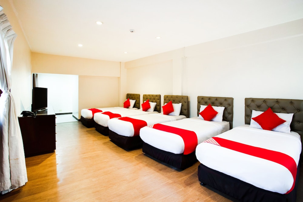Humberto's Hotel 24/53
