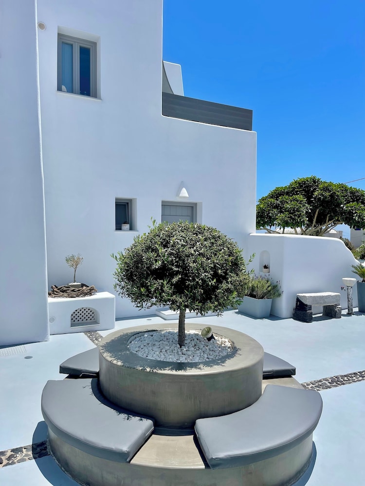 White Harmony Suites 61/69