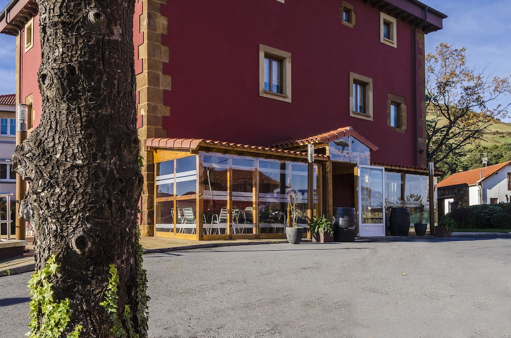 Hotel Palacio Munatones 5/50