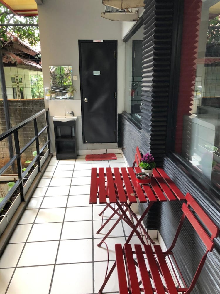 Reddoorz Plus Near Rs Fatmawati 2 8/28