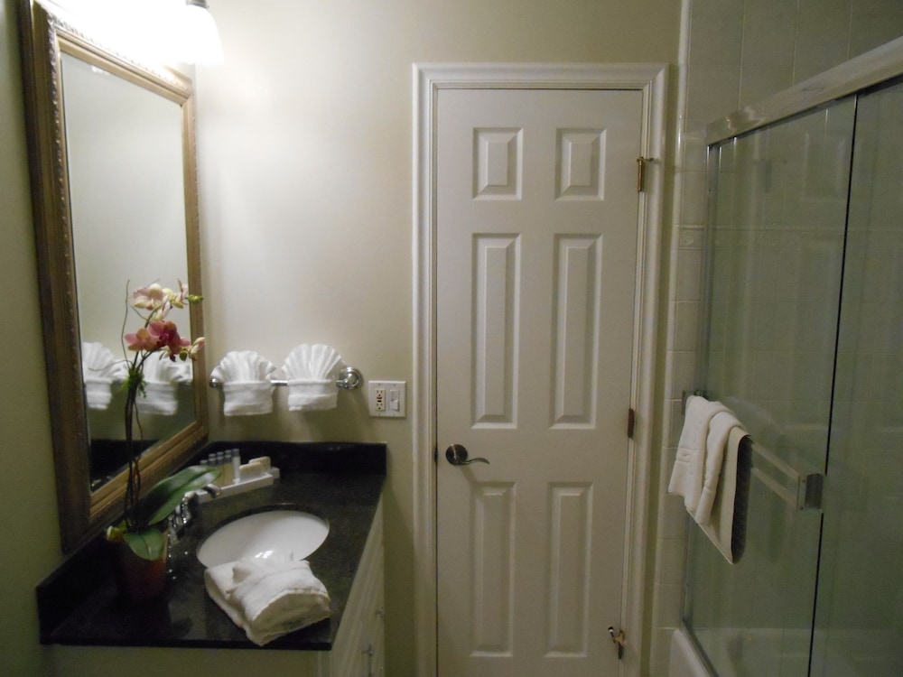 Carmel Bay View Inn 22/46