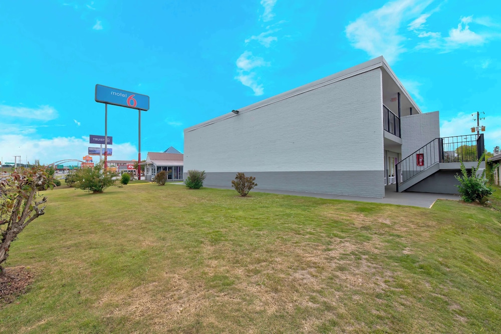 Motel6 Tuscaloosa, AL – University 50/61